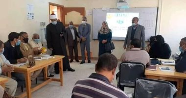 رئيس الأقصر الأزهرية يتابع دورات تنمية مهارات الموجهين والمعلمين.. صور