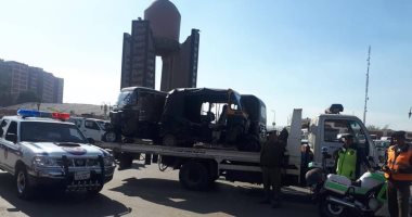أمن الجيزة يشن حملة لضبط مركبات التوك توك المخالفة فى حدائق الأهرام