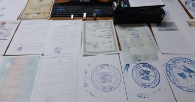 حبس متهم بالنصب على مواطنين بمنحهم شهادات جامعية مزورة 4 أيام