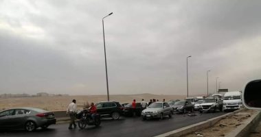 عرض سيارتين تصادمتا فى كرداسة على مهندس فنى لفحصهما