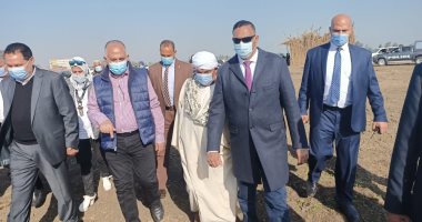 وزير الرى من الدقهلية: عقوبات رادعة وإجراءات قانونية ضد من يلقى قمامة بالترع