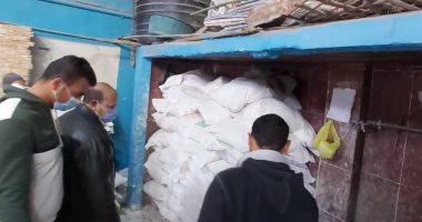 إعدام طن أغذية فاسدة وغلق 18 منشأة غير مرخصة بالشرقية.. صور