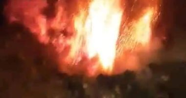 الأرض الملتهبة بالوادى الجديد تجدد نشاطها بتصاعد ألسنة النيران ليلا.. صور