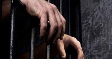 سقوط عاطلين بحوزتهما كيلو حشيش قبل ترويجه بالبساتين