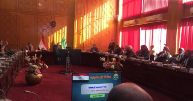 محافظ الإسماعيلية: إجراءات احترازية فى لجان الانتخابات والإقبال جيد.. صور