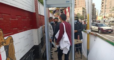 تشديدات على الناخبين بارتداء الكمامات بلجان الانتخابات بالدقهلية.. صور