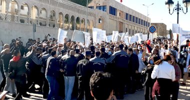 المحتجون بقطاع الصحة التونسية يصلون إلى ساحة الحكومة بالقصبة