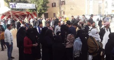 طوابير الناخبين تتزايد أمام لجان انتخابات مجلس النواب بشمال سيناء.. صور
