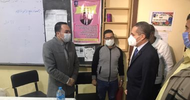 محافظ الغربية يتفقد اللجان الانتخابية ويلتقى برؤسائها بمركز السنطة.. صور
