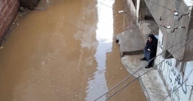 مواطن بالشرقية يشكو طفح الصرف الصحى لانقطاع الكهرباء.. ورئاسة ديرب نجم تسجيب