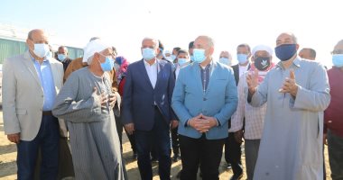 وزير الرى ومحافظ السويس يتفقدان محطة الأبحاث ومشروع تبطين ترعة.. صور