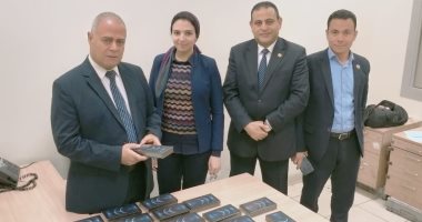 جمارك مطار القاهرة تضبط محاولة تهريب 32 هاتف محمول بقيمة 650 ألف جنيه