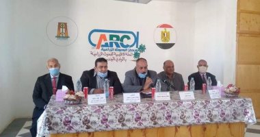 البحوث الزراعية بالخارجة تنفذ دورة تدريبية لطلاب التعليم على مكافحة سوسة النخيل