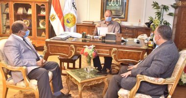 محافظ أسيوط : اتخاذ اجراءات جادة لتحويل 9 محطات وقود للعمل بالغاز الطبيعى
