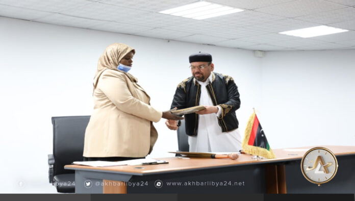 وزيرة الثقافة بحكومة الوحدة تستلم مهام عملها