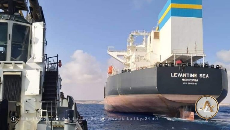 ميناء الحريقة يستقبل ناقلة نفطية لشحن 650 ألف برميل
