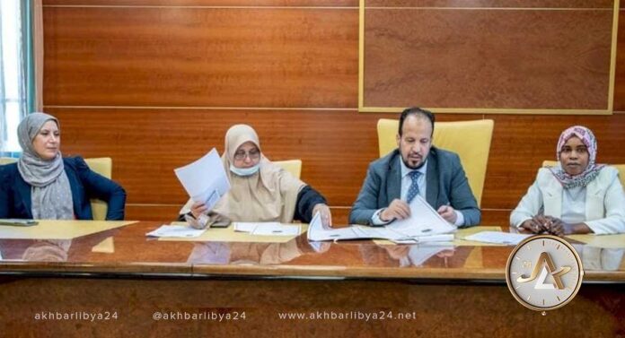 وزير الصحة يوقع “10” عقود لدعم مستشفي جغبوب العام