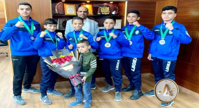 وزير الرياضة يحتفي بمنتخب ليبيا للمواي تاي بعد حصده للميداليات ببطولة أفريقيا