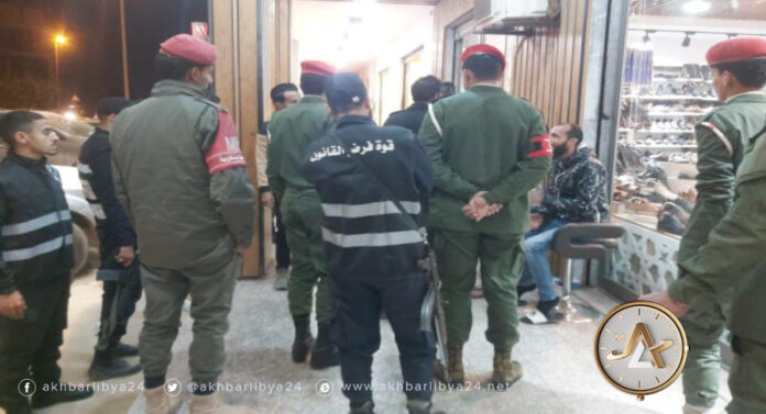 دوريات راجلة لحفظ الأمن في بنغازي مع زحمة الاستعداد لعيد الفطر المبارك