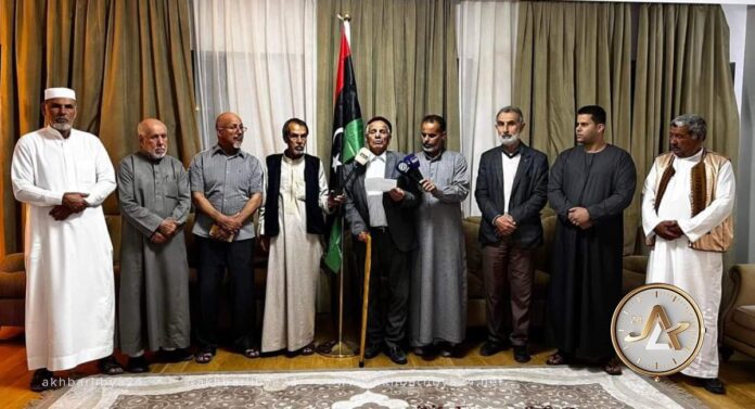 أعيان ونشطاء طبرق يهددون بإغلاق ميناء الحريقة النفطي